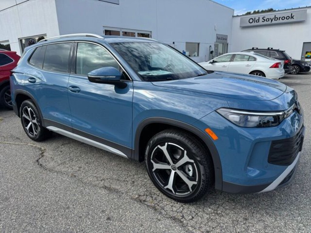 New 2025 Volkswagen Tiguan 2.0T SE SUV