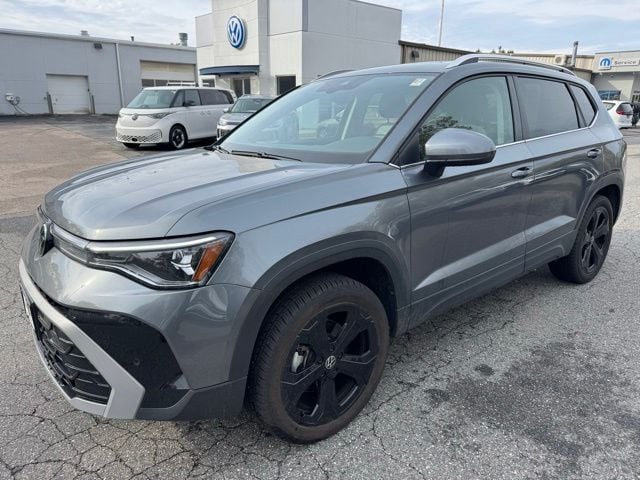2025 Volkswagen Taos 1.5T SEL 4Motion's photo