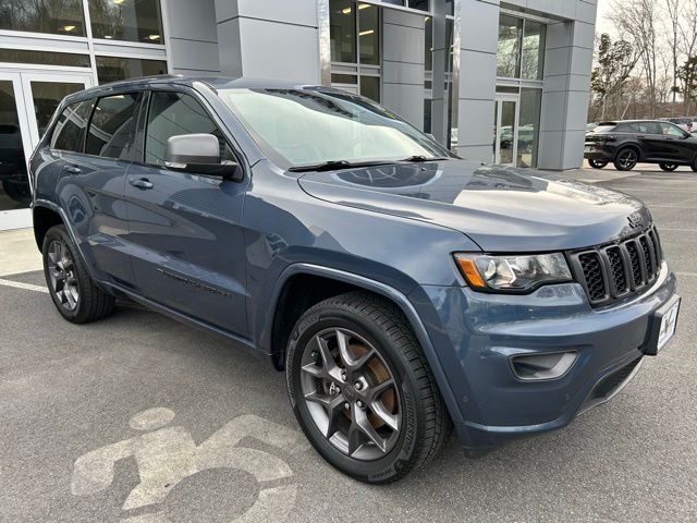 2021 Jeep Grand Cherokee Anniversary Edition photo 3