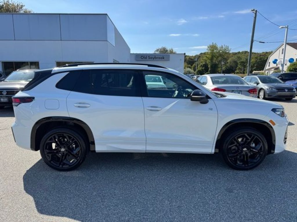 New 2025 Volkswagen Tiguan 2.0T SE R-Line Black SUV