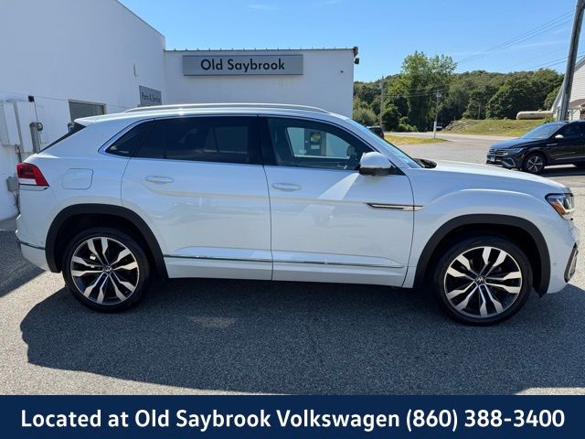 2022 Volkswagen Atlas Cross Sport V6 SEL Premium R-Line photo 2