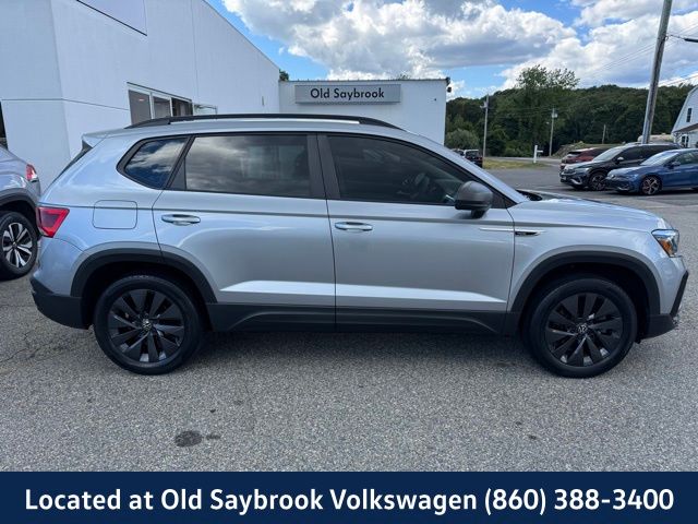 2022 Volkswagen Taos S photo 3