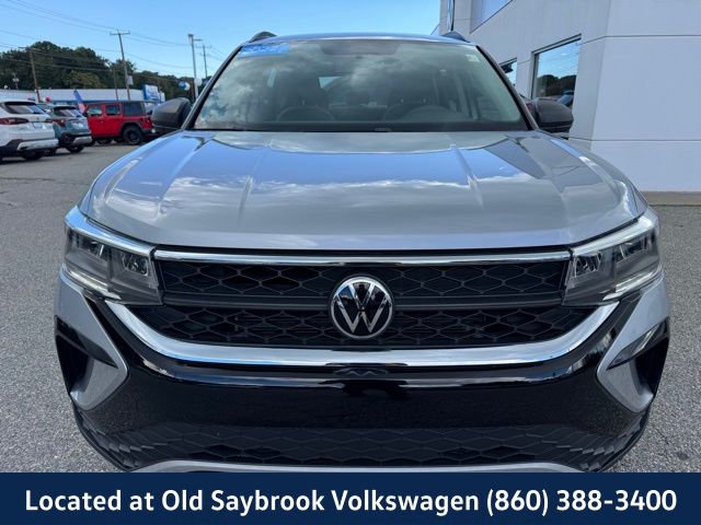 2022 Volkswagen Taos SE photo 3