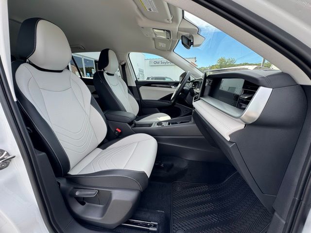2025 Volkswagen Tiguan SE - Photo 25