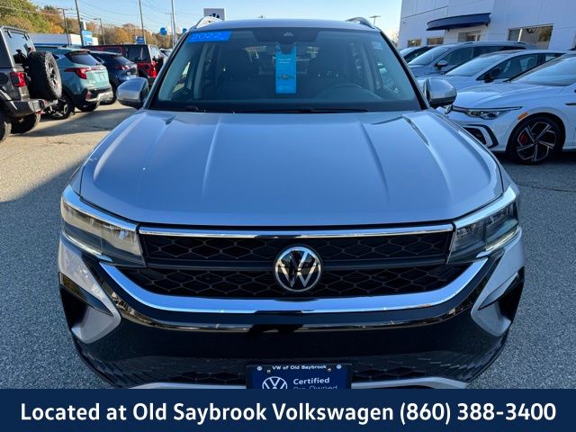 2022 Volkswagen Taos SE photo 2