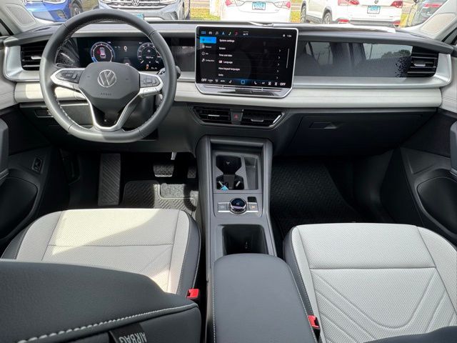 2025 Volkswagen Tiguan SE - Photo 14