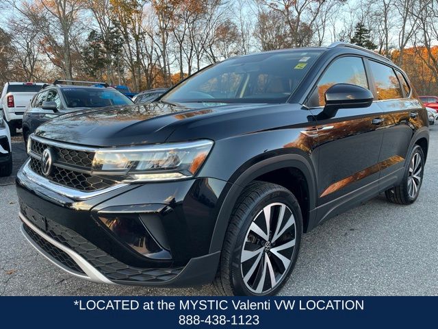 2022 Volkswagen Taos SE's photo