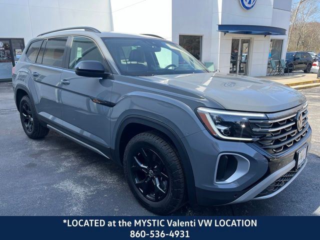2024 Volkswagen Atlas Peak Edition SEL photo 3