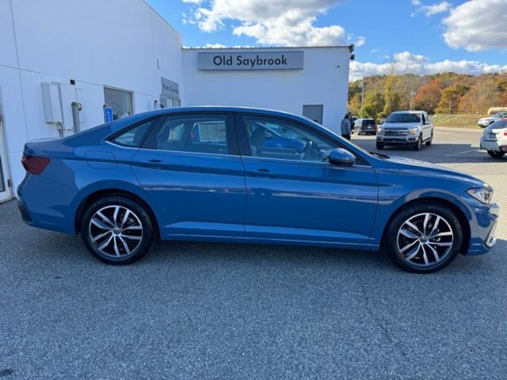 New 2025 Volkswagen Jetta 1.5T SE Sedan