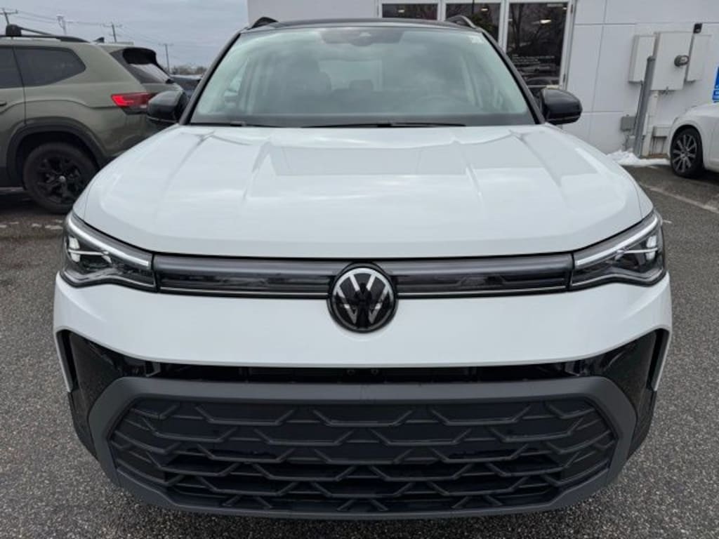 New 2026 Volkswagen Taos 1.5T SE Black SUV