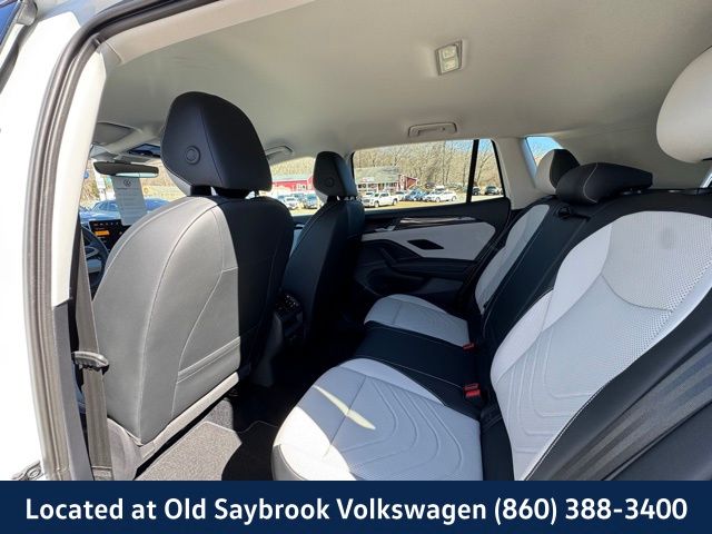 2025 Volkswagen Tiguan SE - Photo 10