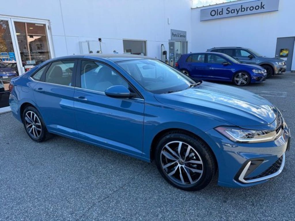 New 2025 Volkswagen Jetta 1.5T SE Sedan