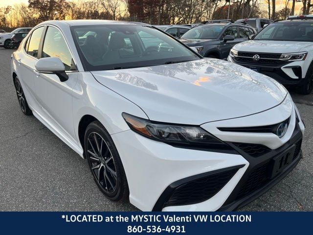 2024 Toyota Camry Hybrid SE photo 3