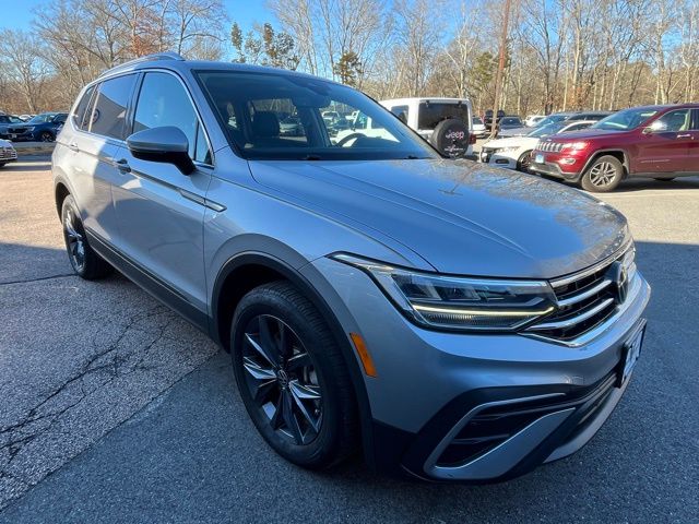 2023 Volkswagen Tiguan SE photo 3