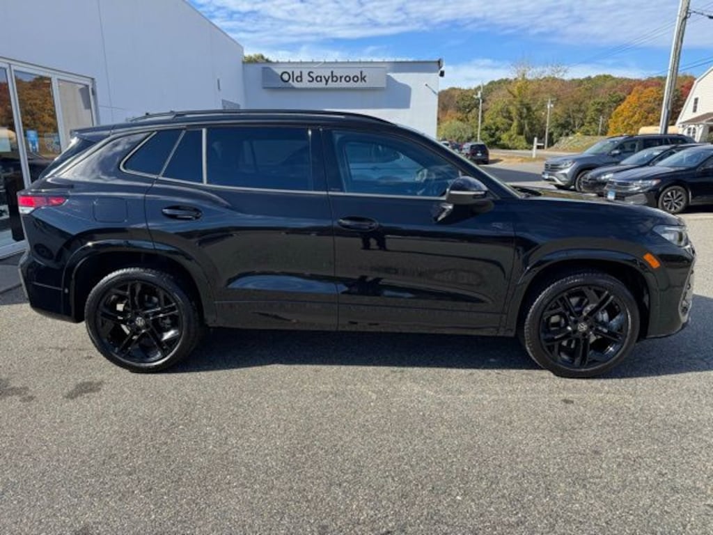 New 2025 Volkswagen Tiguan 2.0T SE R-Line Black SUV