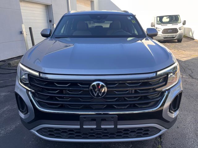 2024 Volkswagen Atlas Cross Sport SE photo 2