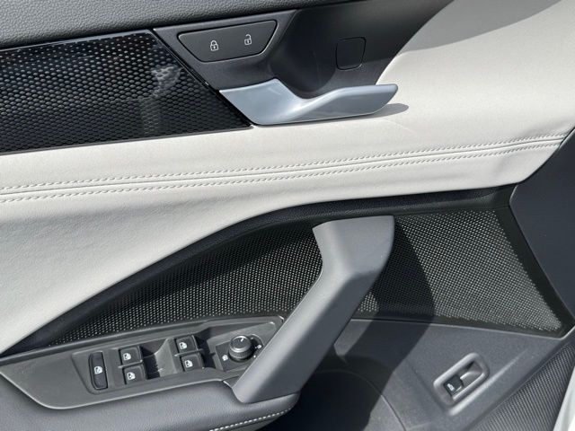 2025 Volkswagen Tiguan SE - Photo 32
