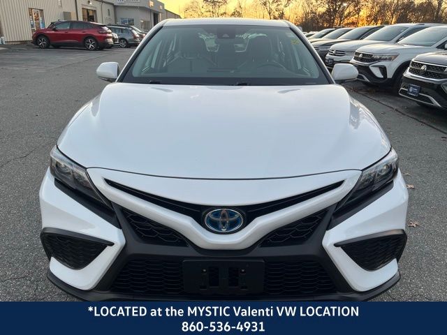 2024 Toyota Camry Hybrid SE photo 2