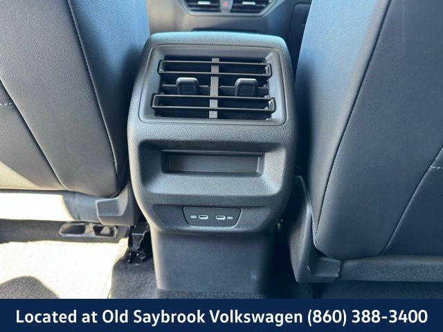 2025 Volkswagen Tiguan SE - Photo 12
