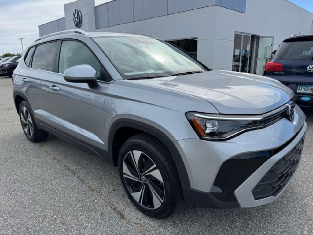 New 2025 Volkswagen Taos 1.5T SE SUV