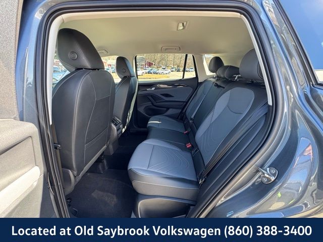 2025 Volkswagen Tiguan SE - Photo 9