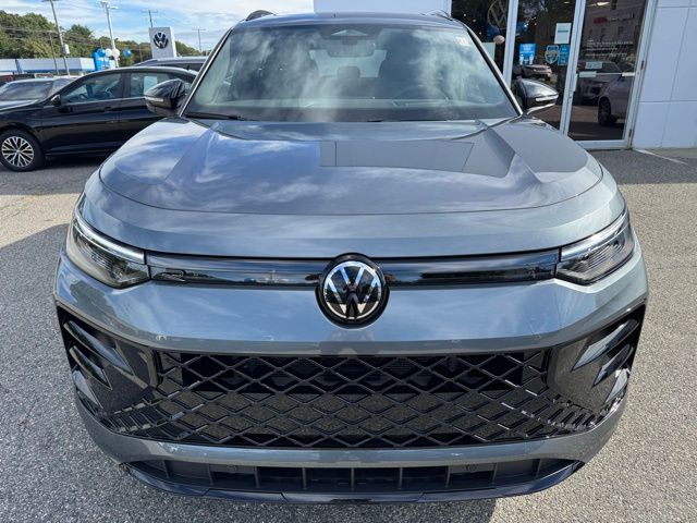 2025 Volkswagen Tiguan SE R-Line Black photo 2