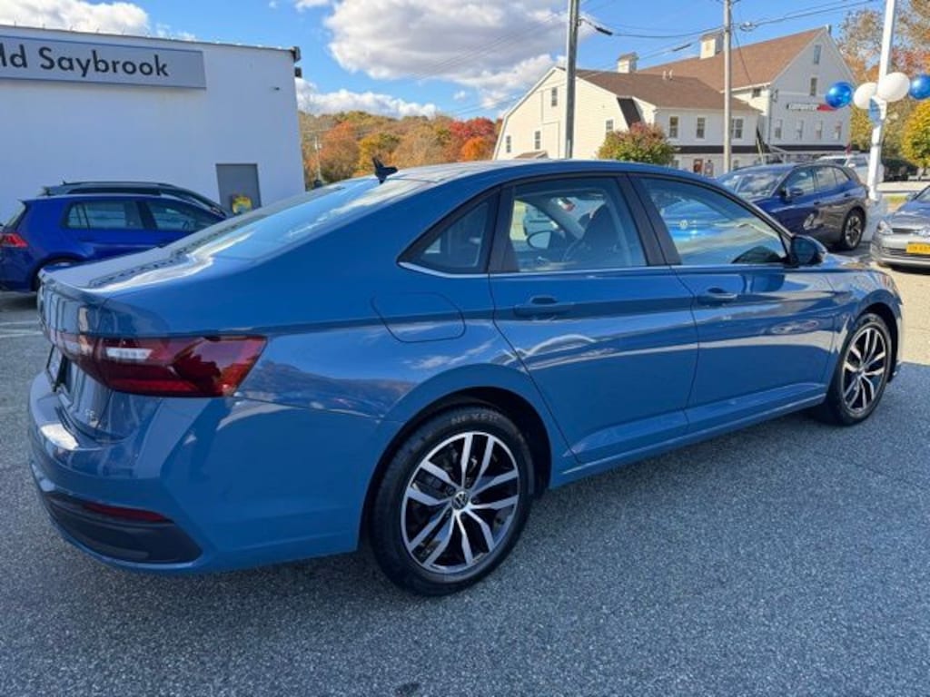 New 2025 Volkswagen Jetta 1.5T SE Sedan