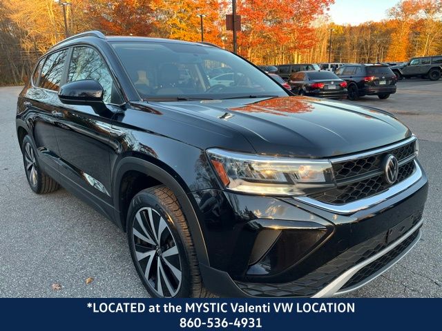 2022 Volkswagen Taos SE photo 3