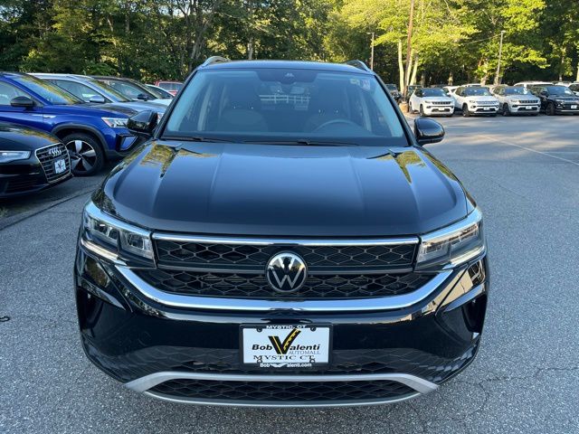 2022 Volkswagen Taos SE photo 2
