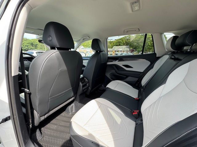 2025 Volkswagen Tiguan SE - Photo 11