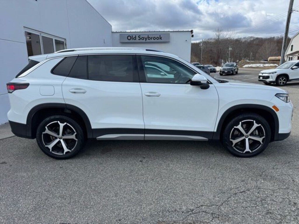 Used 2025 Volkswagen Tiguan 2.0T SE SUV