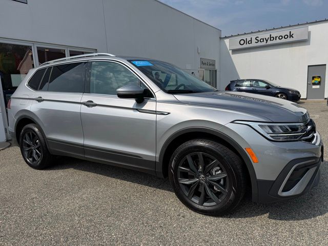 2024 Volkswagen Tiguan SE photo 2