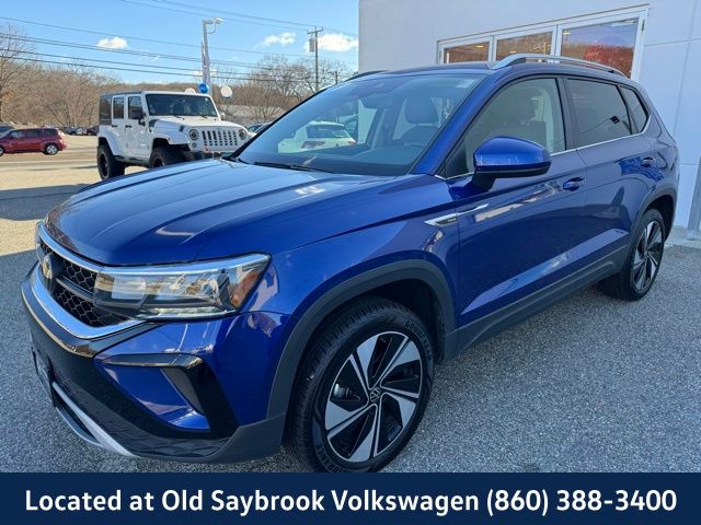 2024 Volkswagen Taos SE's photo