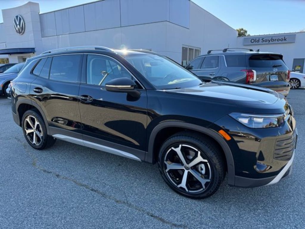 New 2025 Volkswagen Tiguan 2.0T SE SUV