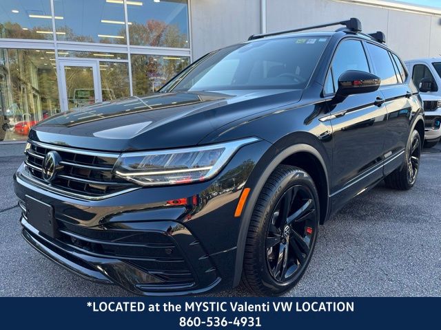 2024 Volkswagen Tiguan SE R-LINE BLACK's photo