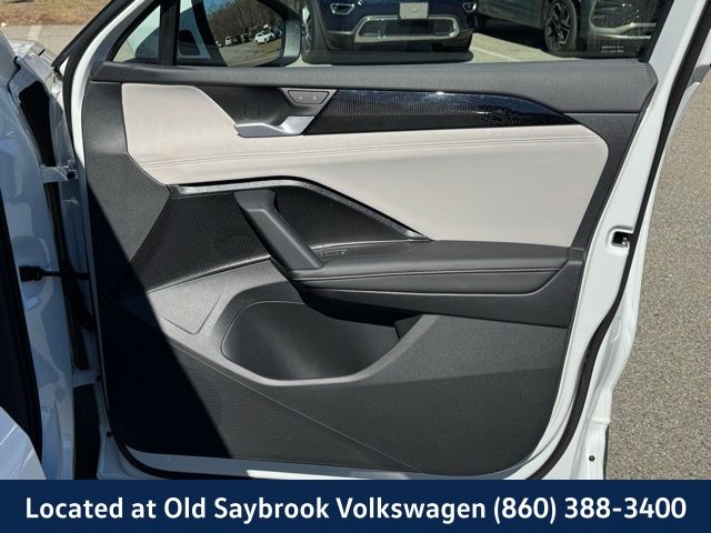 2025 Volkswagen Tiguan SE - Photo 28