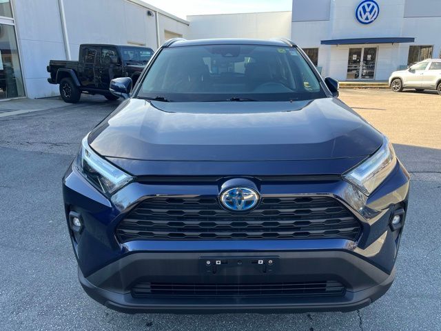 2022 Toyota RAV4 Hybrid XLE photo 2