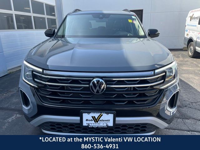 2024 Volkswagen Atlas Peak Edition SEL photo 2