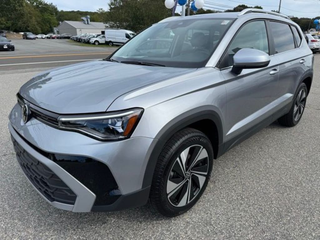 New 2025 Volkswagen Taos 1.5T SE SUV