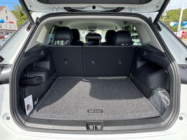 2025 Volkswagen Tiguan SE - Photo 18