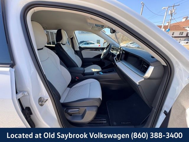 2025 Volkswagen Tiguan SE - Photo 25