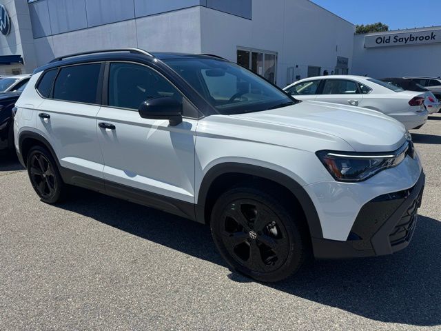 2025 Volkswagen Taos SE photo 2