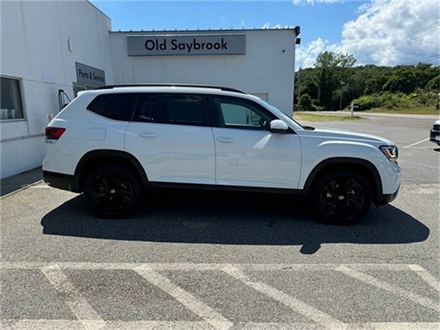 Used 2022 Volkswagen Atlas SE w/Tech with VIN 1V2HR2CA6NC508549 for sale in Old Saybrook, CT