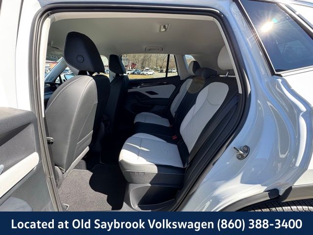 2025 Volkswagen Tiguan SE - Photo 9