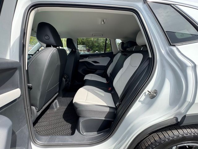 2025 Volkswagen Tiguan SE - Photo 9