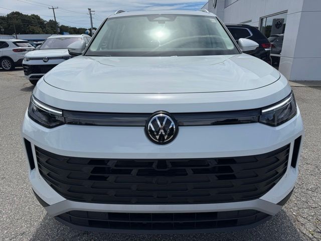 2025 Volkswagen Tiguan SE photo 2