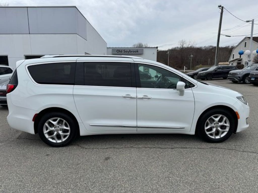 Used 2020 Chrysler Pacifica Touring L Minivan/Van