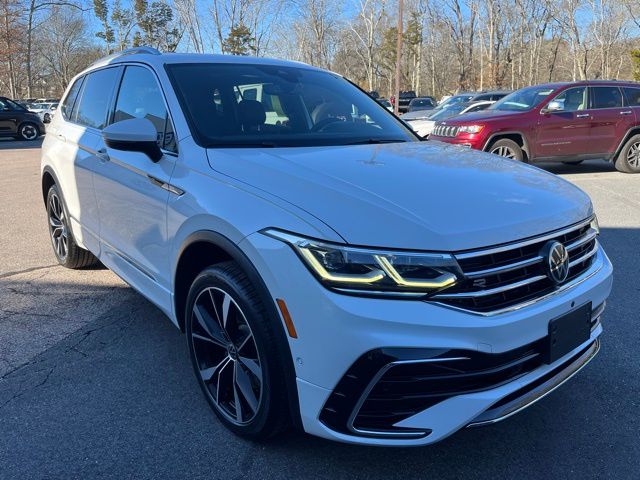 2022 Volkswagen Tiguan SEL Premium R-Line photo 3
