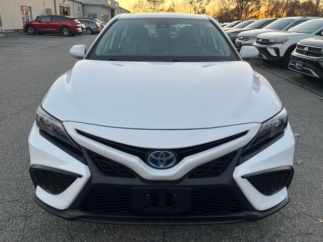 2024 Toyota Camry Hybrid SE photo 2