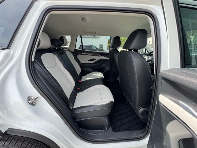 2025 Volkswagen Tiguan SE - Photo 21